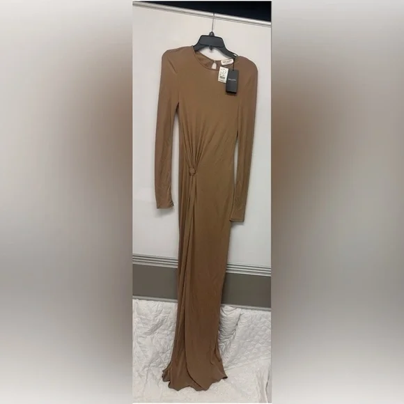 💯Authentic SAINT LAURENT Natural Beige Side Knot Gown, Seen on TV on EMMA ROBERT - Picture 11 of 17
